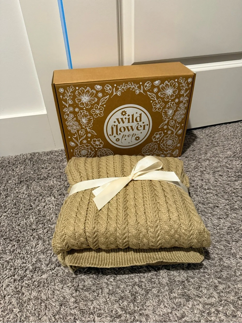 Wildflower Pop Cable Knit Throw Blanket in Camel